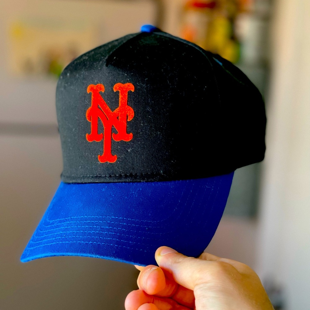 New York Mets SnapBack cap.